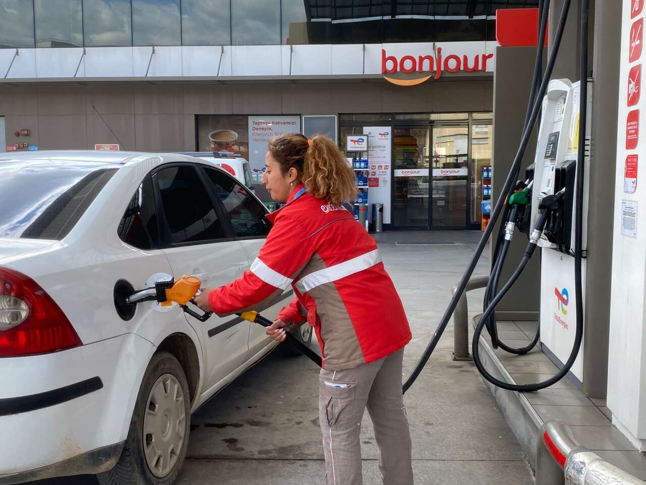 Muğla Menteşe Akaryakıt İstasyonunda Kadın Gücü Öne Çıktı 1